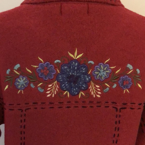 Beautiful Icelandic Designs Jacket - Picture 6 of 10